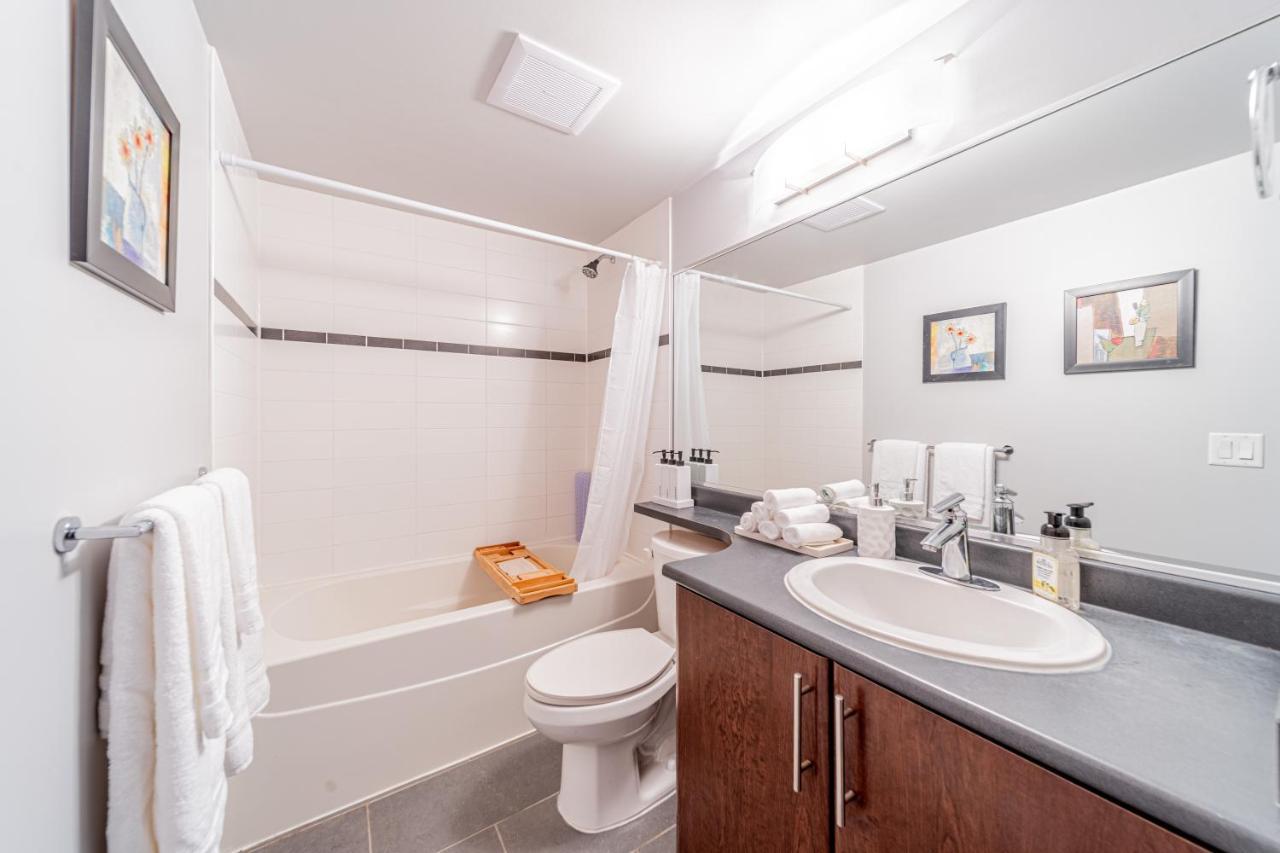 Amazing Views ! Leather Furniture ! Cozy Condo! 밴쿠버 외부 사진