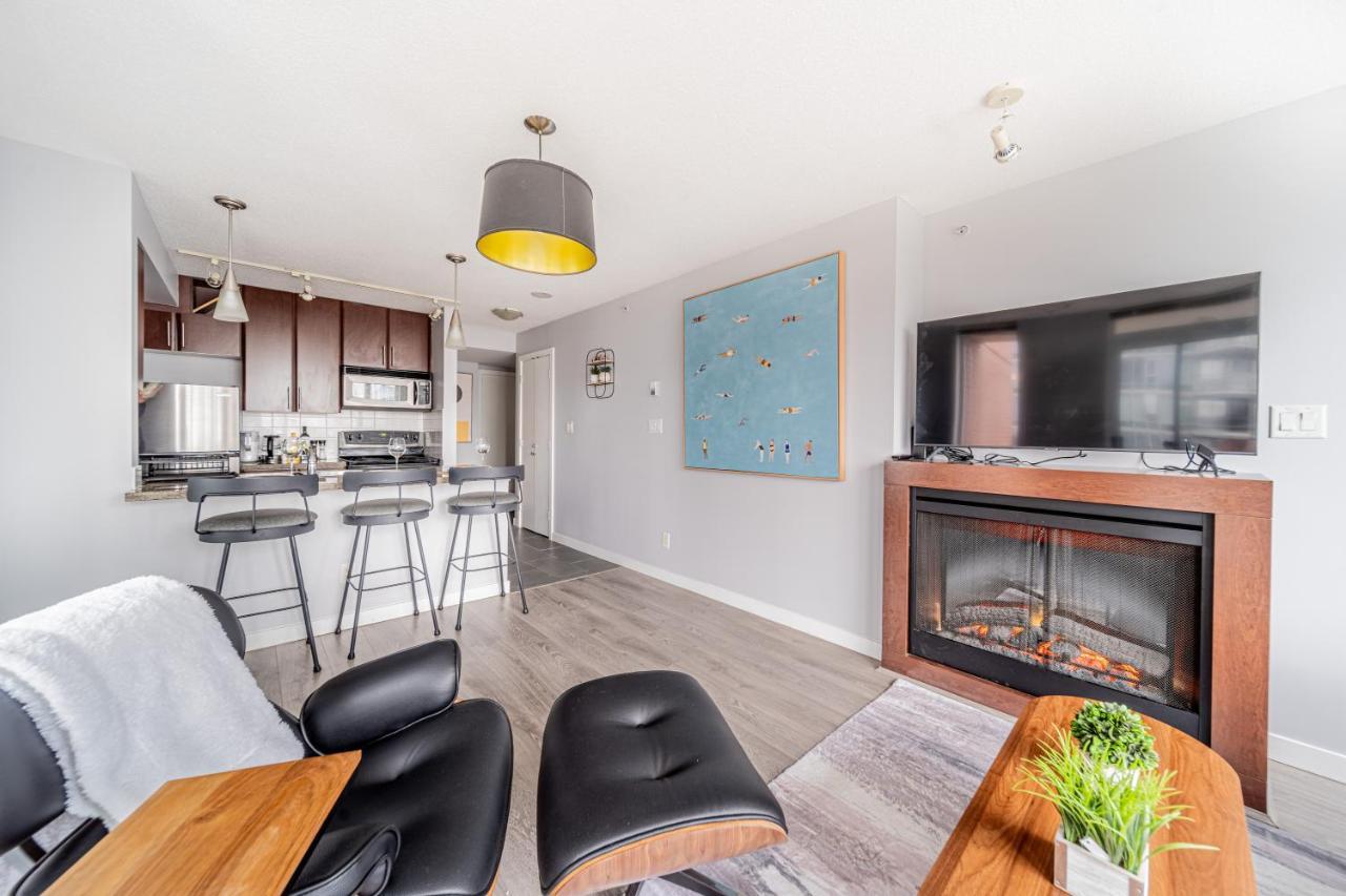 Amazing Views ! Leather Furniture ! Cozy Condo! 밴쿠버 외부 사진
