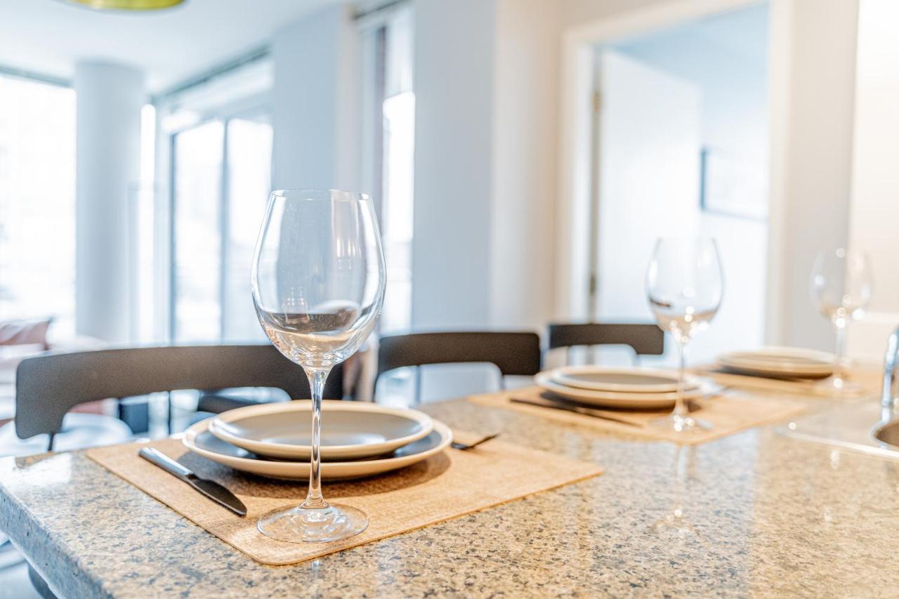 Amazing Views ! Leather Furniture ! Cozy Condo! 밴쿠버 외부 사진